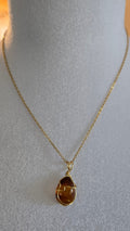 One Amber pendant necklace