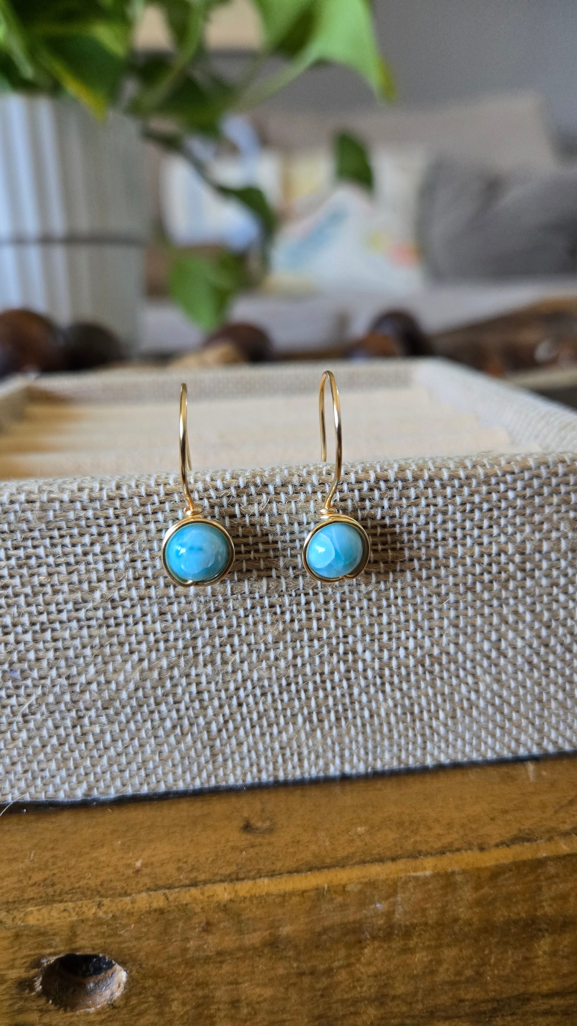 Wire-wrapped short earrings