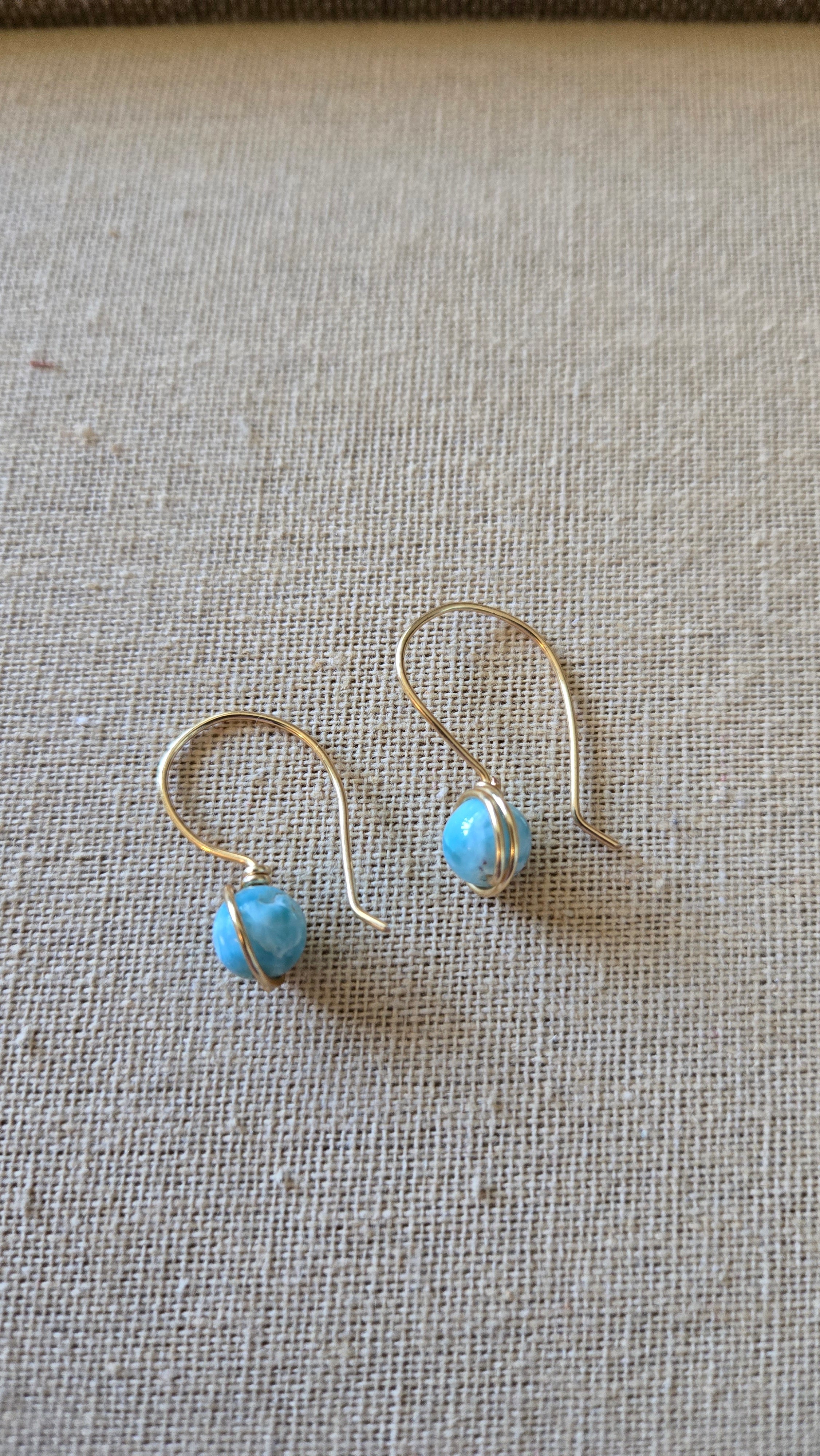 Wire-wrapped short earrings