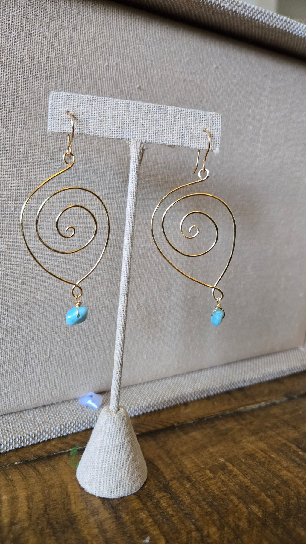 Wire-wrapped Espirales long earrings
