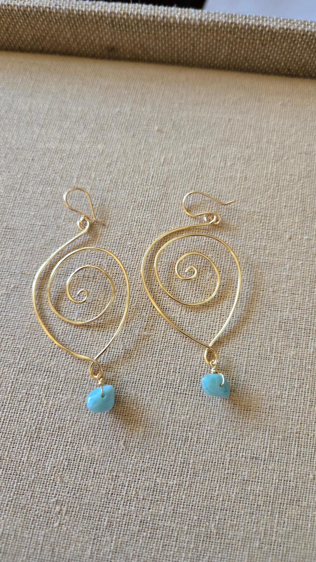 Wire-wrapped Espirales long earrings