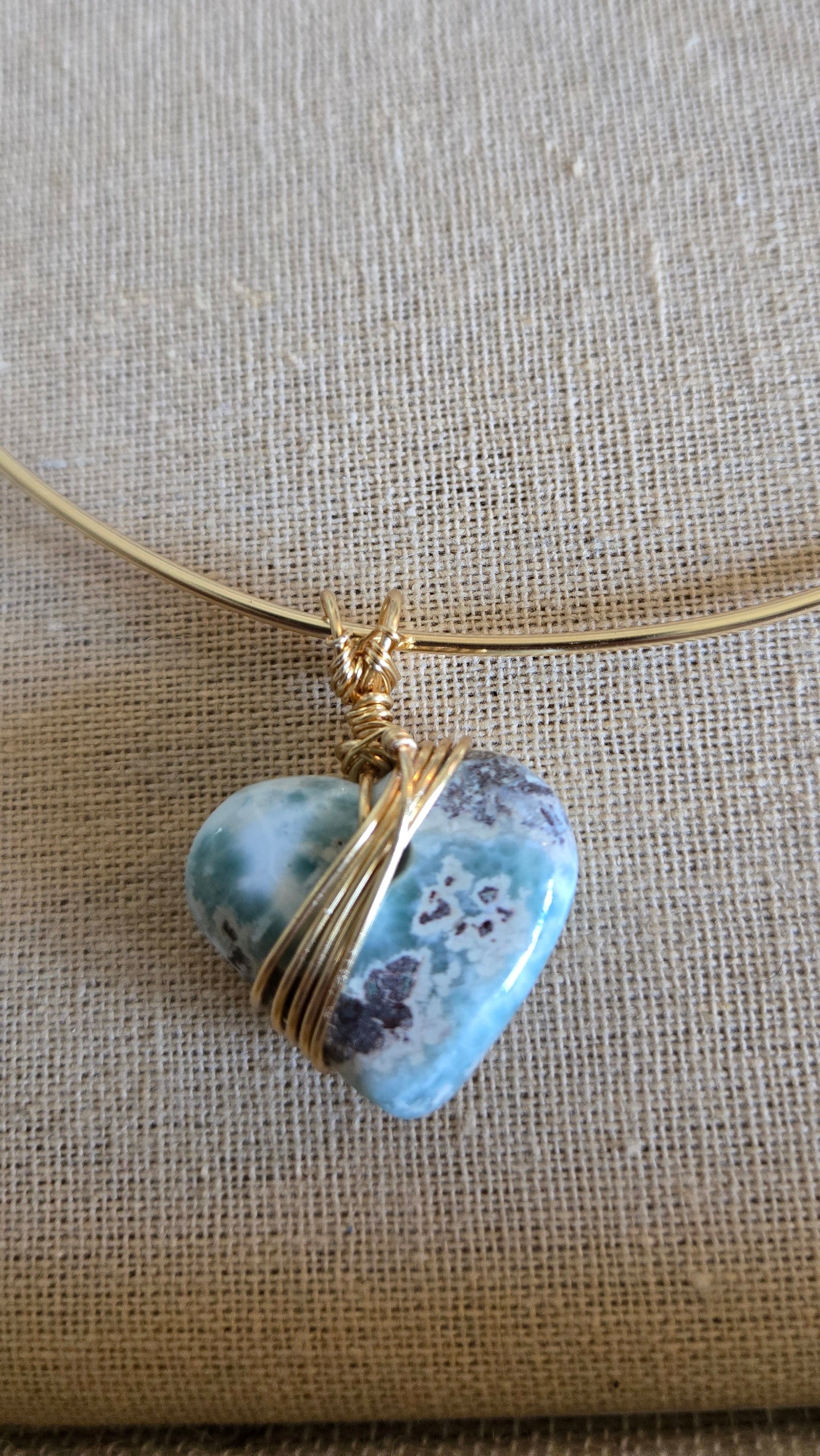 Wire-wrapped Medium Heart Gargantilla/choker